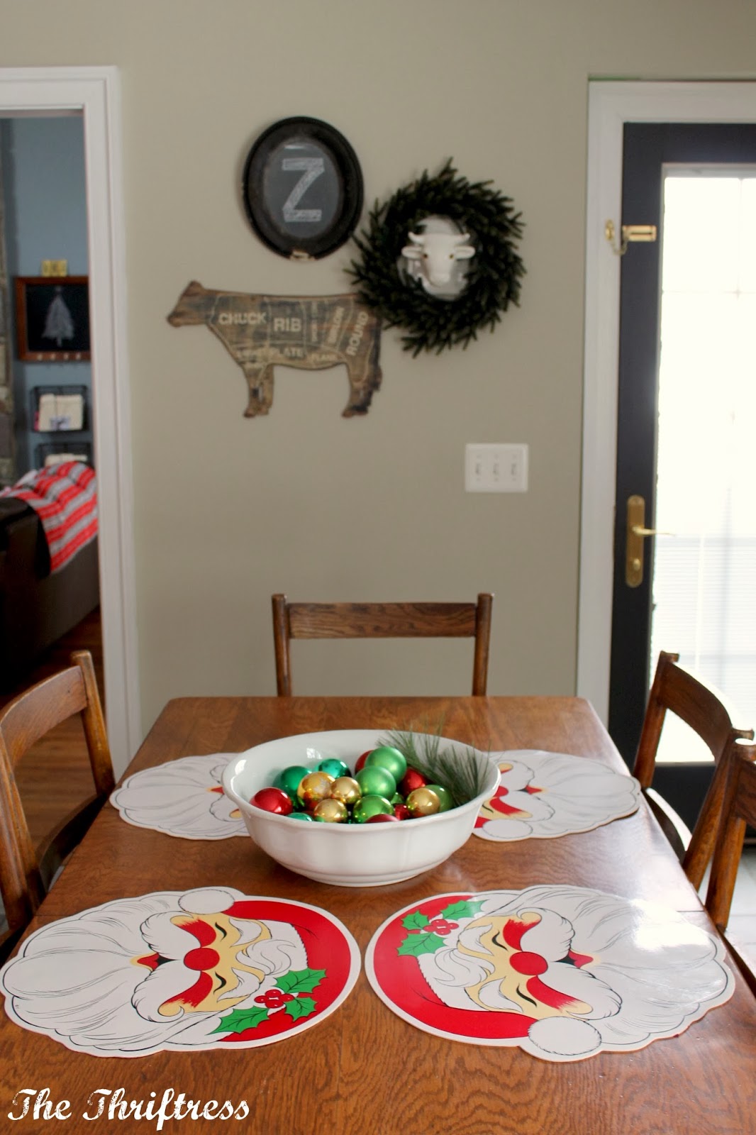 How to Decorate Your Dining Table For Christmas: 20 Stunning Ideas