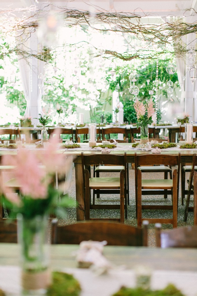 25 Beautiful And Romantic Garden Wedding Ideas 