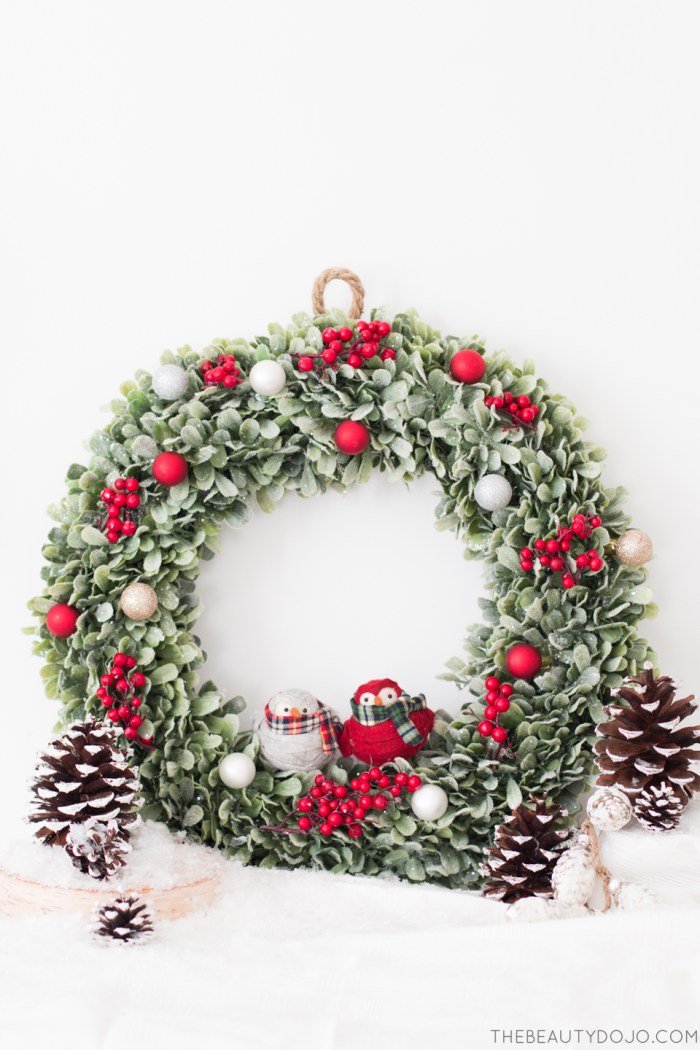 20 Festive Christmas Wreaths That You Can DIY