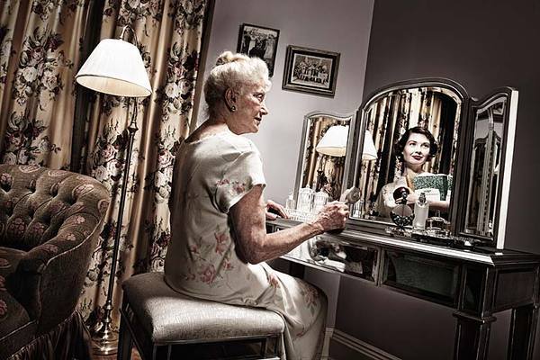 Old People Who See Their Younger Selves In The Mirror - young, reflections, photos, people, old, mirror, fascinating, amazing
