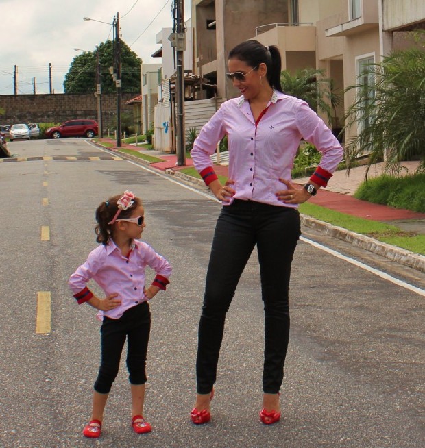 same outfit for mom and daughter