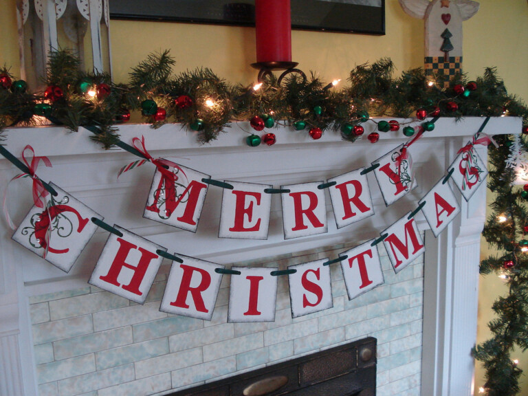 20 Amazing Decorating Ideas with Christmas Banners