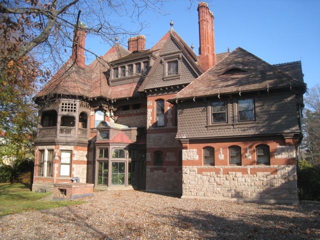 18 Gorgeous Houses in Victorian Style