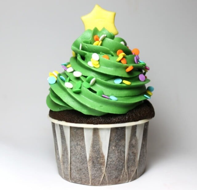 20 Cute and Sweet Christmas Cupcakes