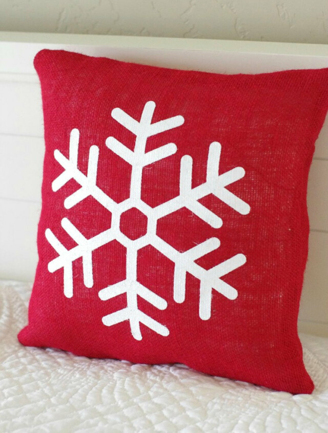 26 Awesome Handmade Christmas Pillows and Covers