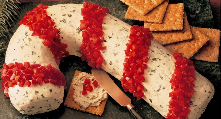 16 Tasty Appetizer Recipes Decorated in Christmas Colors