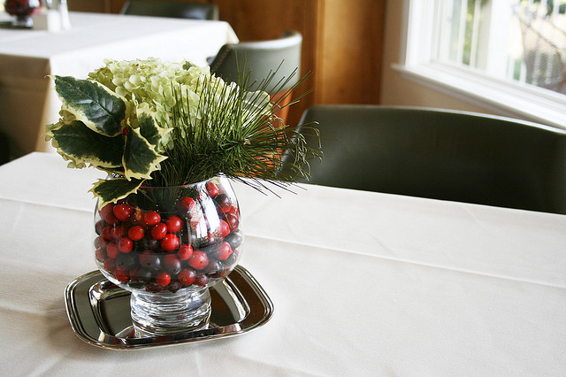 19 Simple and Elegant DIY Christmas Centerpieces