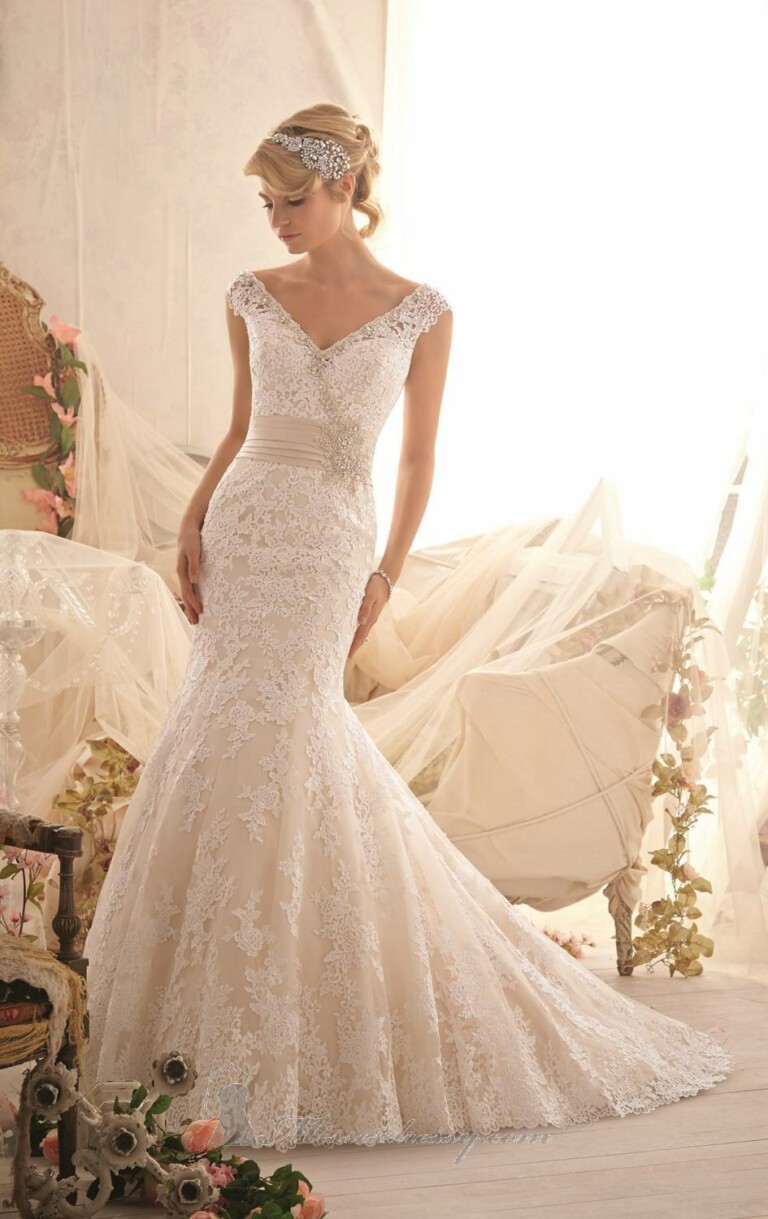 20 Lace Wedding Dresses for Romantic Brides