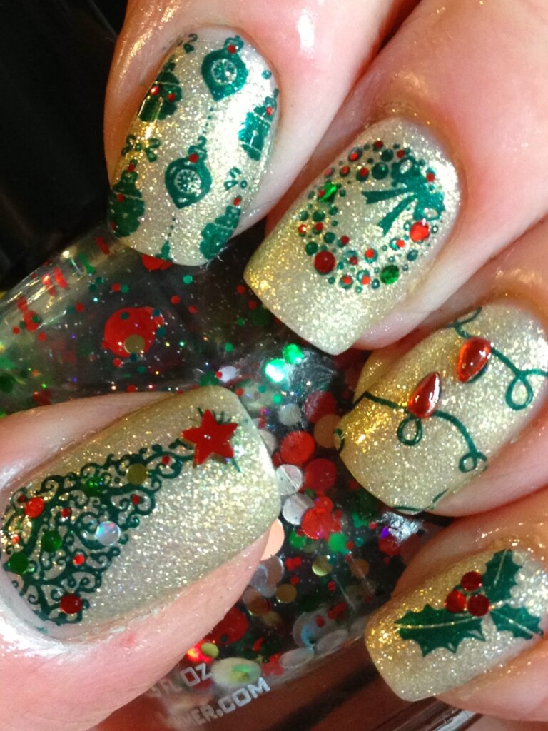 20 Sparkly and Glitter Nail Art Ideas in Christmas Spirit