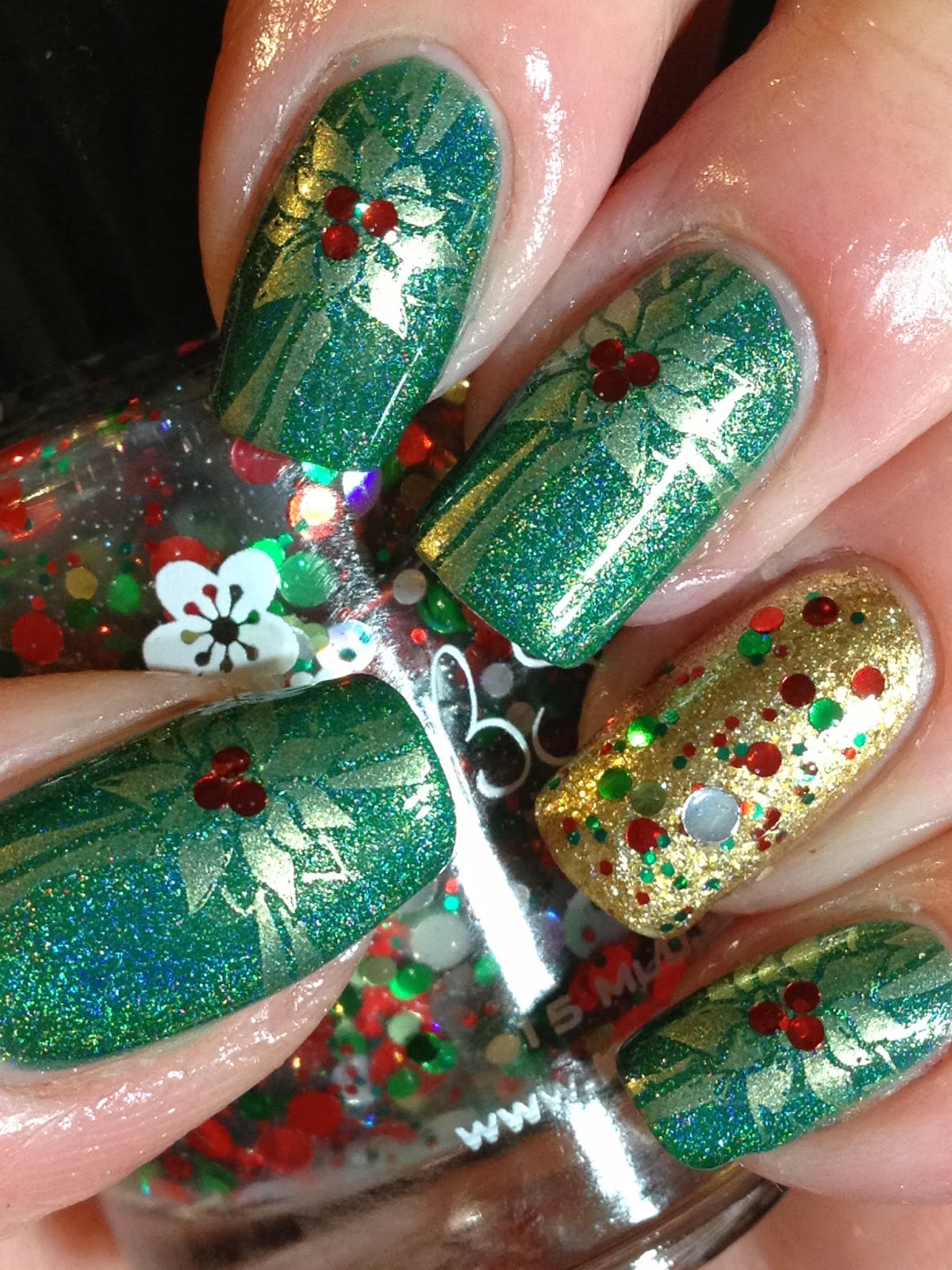 25 Adorable Christmas Nail Art Ideas