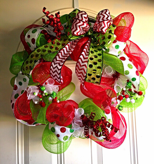 28 Fascinating Handmade Christmas Wreath Designs