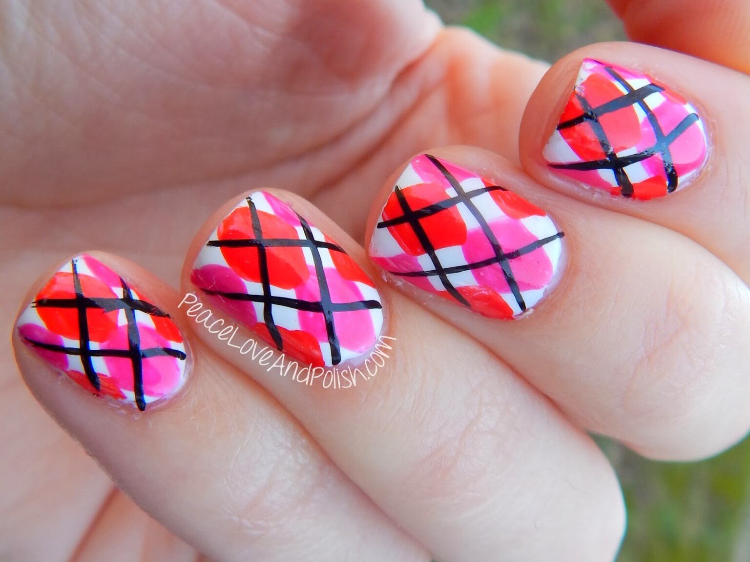 22 Sweet and Easy Valentine’s Day Nail Art Ideas