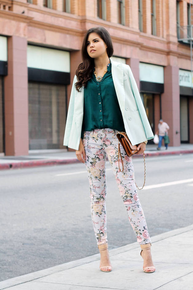 17 Amazing Outfit Ideas with Floral Pants