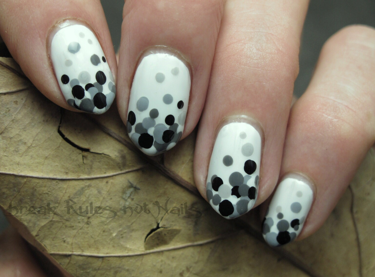 Cute Dots on Your Nails for Adorable Nails Look