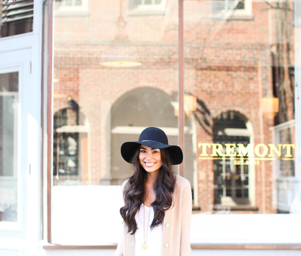 22 Stylish Outfit Ideas with Hats for Trendy Fall Look - woman hats, hat outfit udeas, hat, floppy hat, fall trend, fall outfit ideas, fall fashion