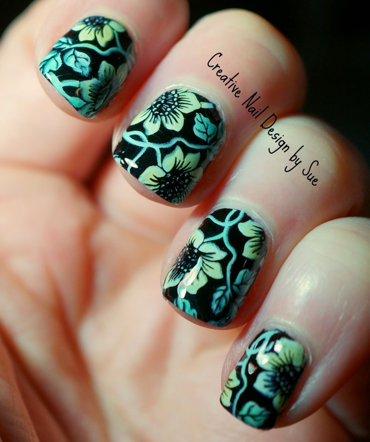 20 Pretty Floral Nail Art Ideas