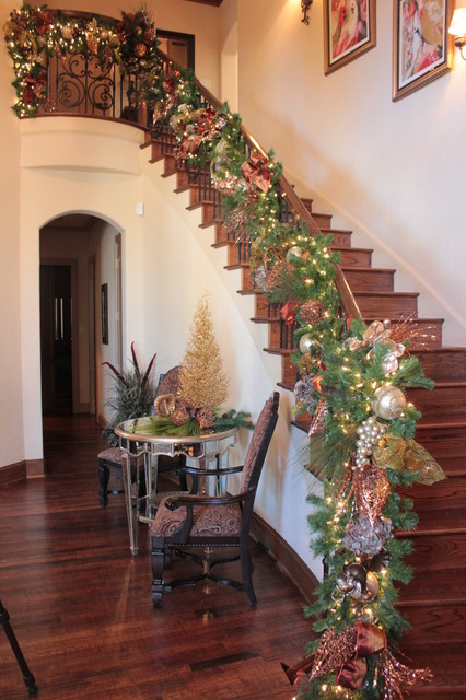 21 Ideas for Christmas Staircase Decorations - Style Motivation