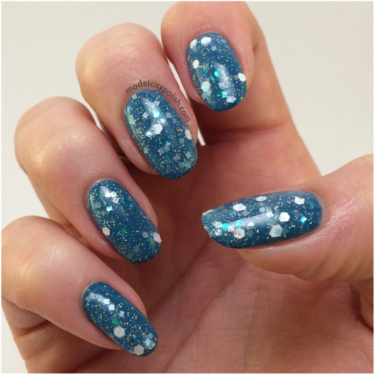 19 Glitter Nail Art Ideas - Perfect Choice for the Holiday season