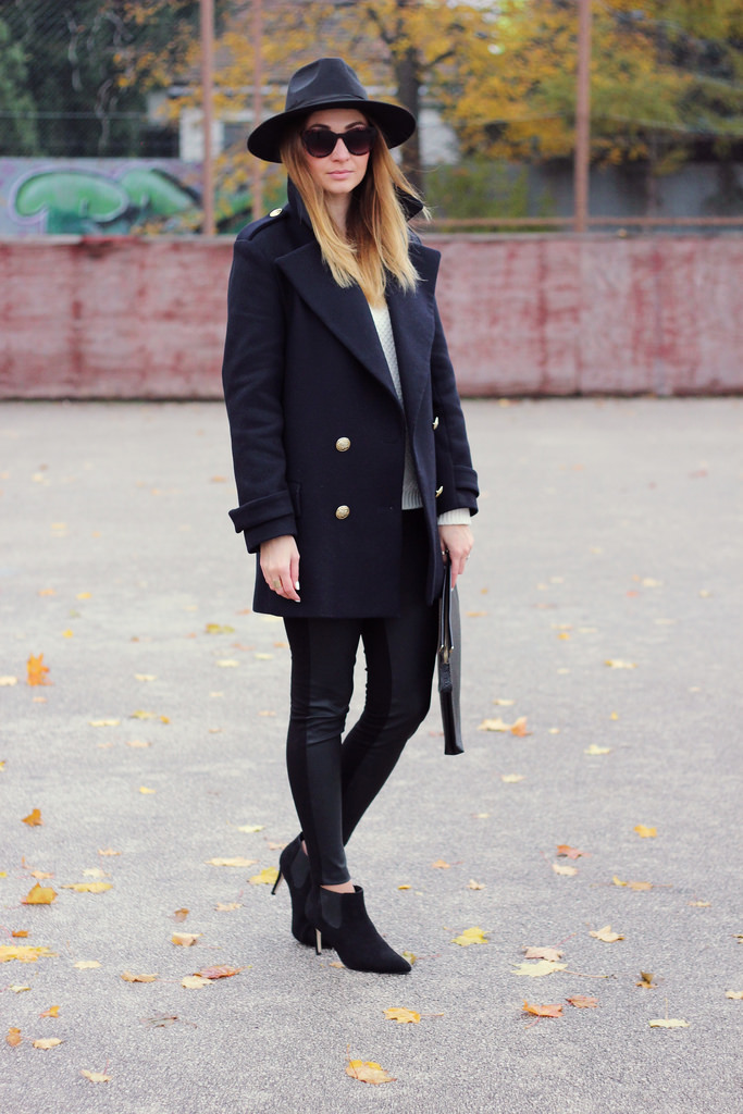 25 Impeccable Outfit Ideas with Hats for Classy Winter Look