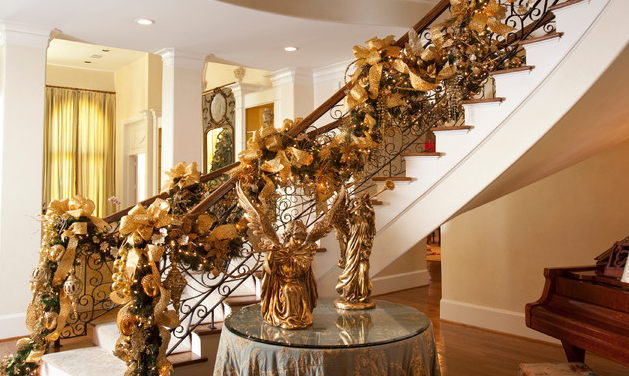 21 Ideas for Christmas Staircase Decorations - staircase, home decor, decoration, christmas staicase, christmas decor, Christmas