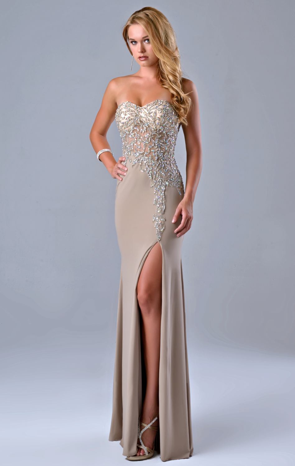 20 Elegant And Glamorous Evening Gowns