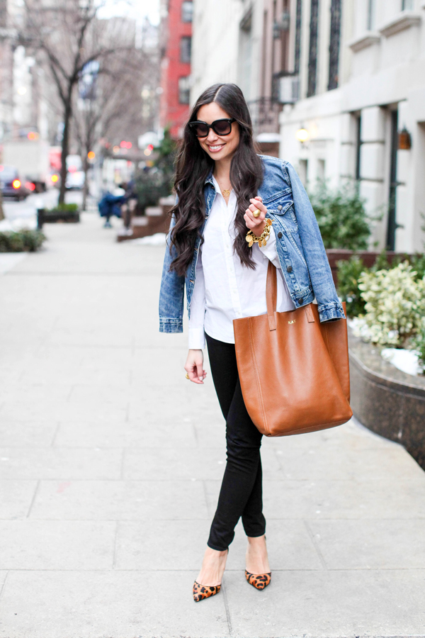 20 Outfit Ideas + Tips On How To Wear Denim Jacket