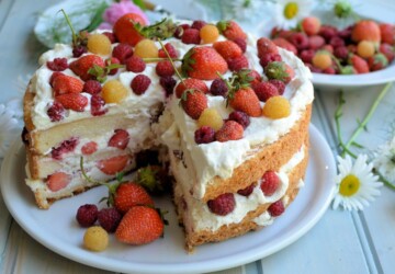 15 Delicious and Easy Summer Fruit Cake Recipes - summer recipes, summer fruit cakes, summer desserts, summer cake recipes, fruit cakes, dessert recipes, cake recipes