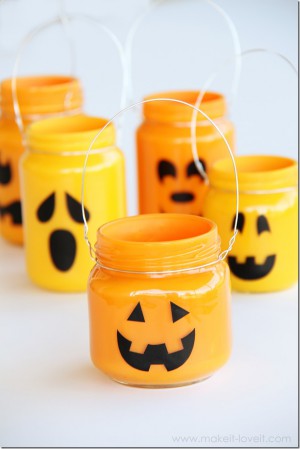 17 DIY Mason Jars Ideas for Spooky and Spectacular Halloween Decorations