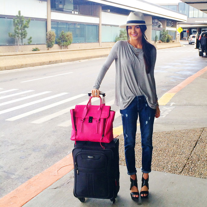 What to Wear When You Travel: 15 Cool and Comfortable Outfit Ideas