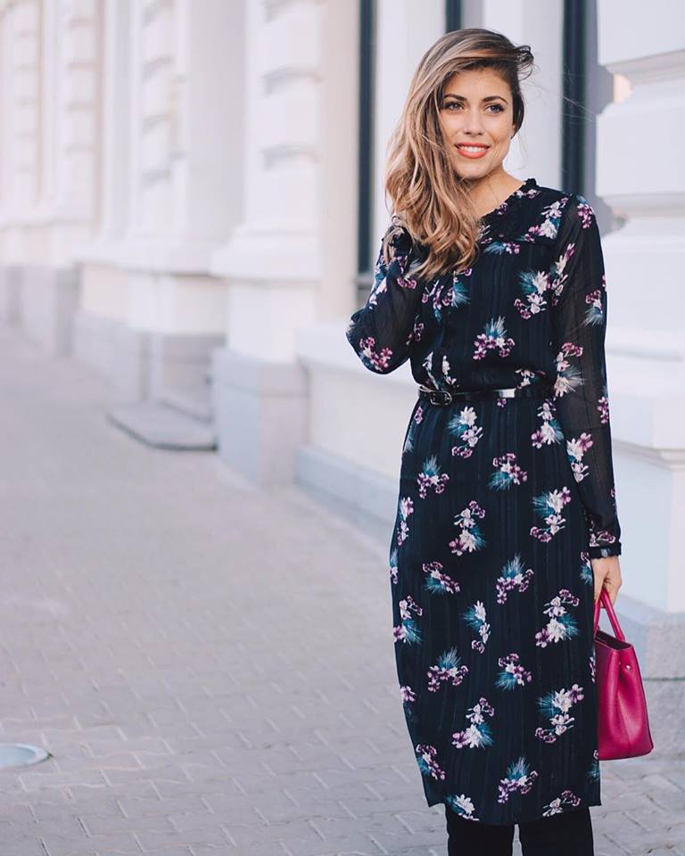 18 Charming Outfit Ideas for a Casual First Date