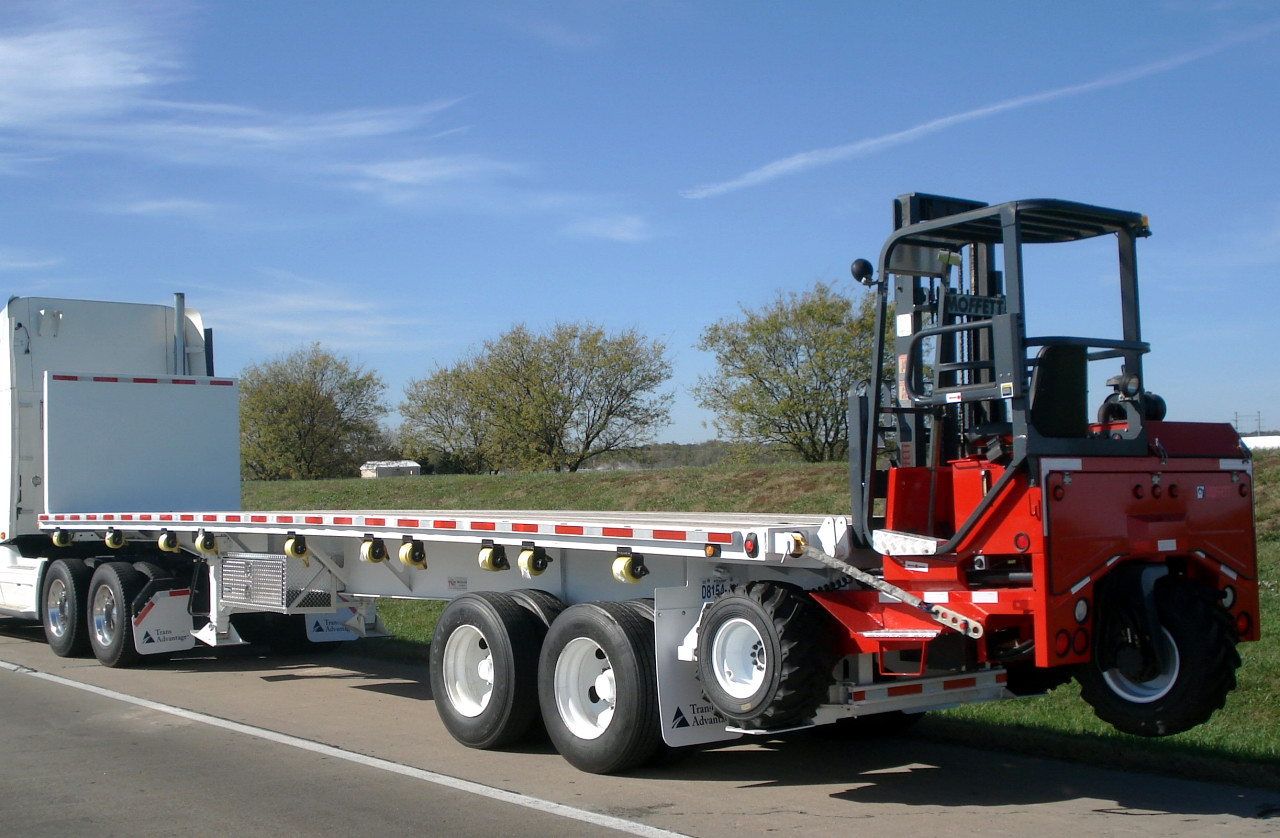 five-applications-of-a-flatbed-truck-with-forklift