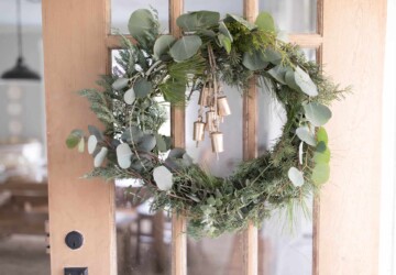 15 Perfect DIY Farmhouse Christmas Wreaths - Rustic DIY Christmas Wreaths and Centerpiece, DIY Farmhouse Christmas Wreaths, DIY Christmas Wreaths, Christmas Wreaths