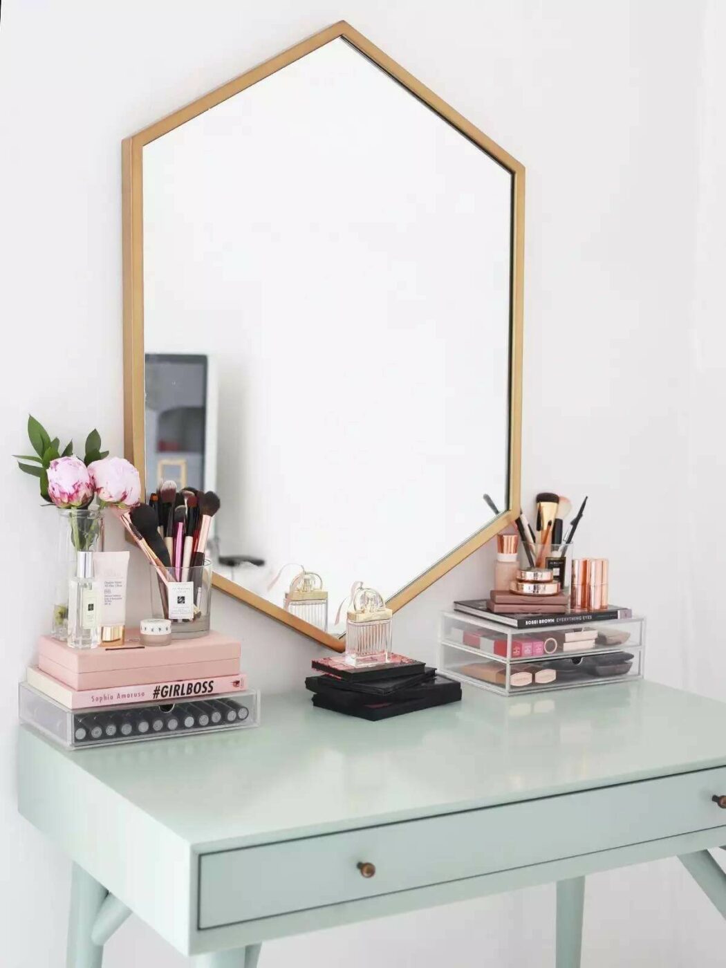 Minimalist Vanity and Geometric Wall Mirror