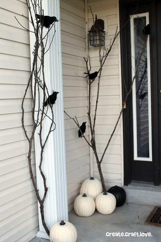 Black Ravens and White Pumpkins | Scary DIY Halloween Porch Decoration Ideas | vintage halloween porch
