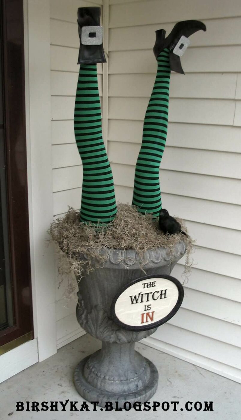 Witch in the Urn | Scary DIY Halloween Porch Decoration Ideas | vintage halloween porch