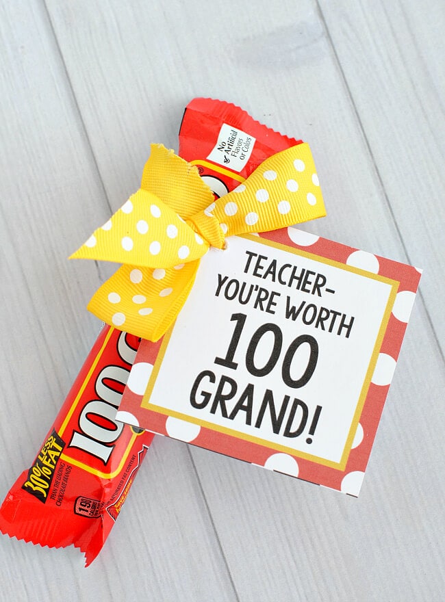 Teacher Candy Bars + 25 Handmade Gift Ideas for Teacher Appreciation – the perfect way to let those special teachers know how important they are in the lives of your children! 