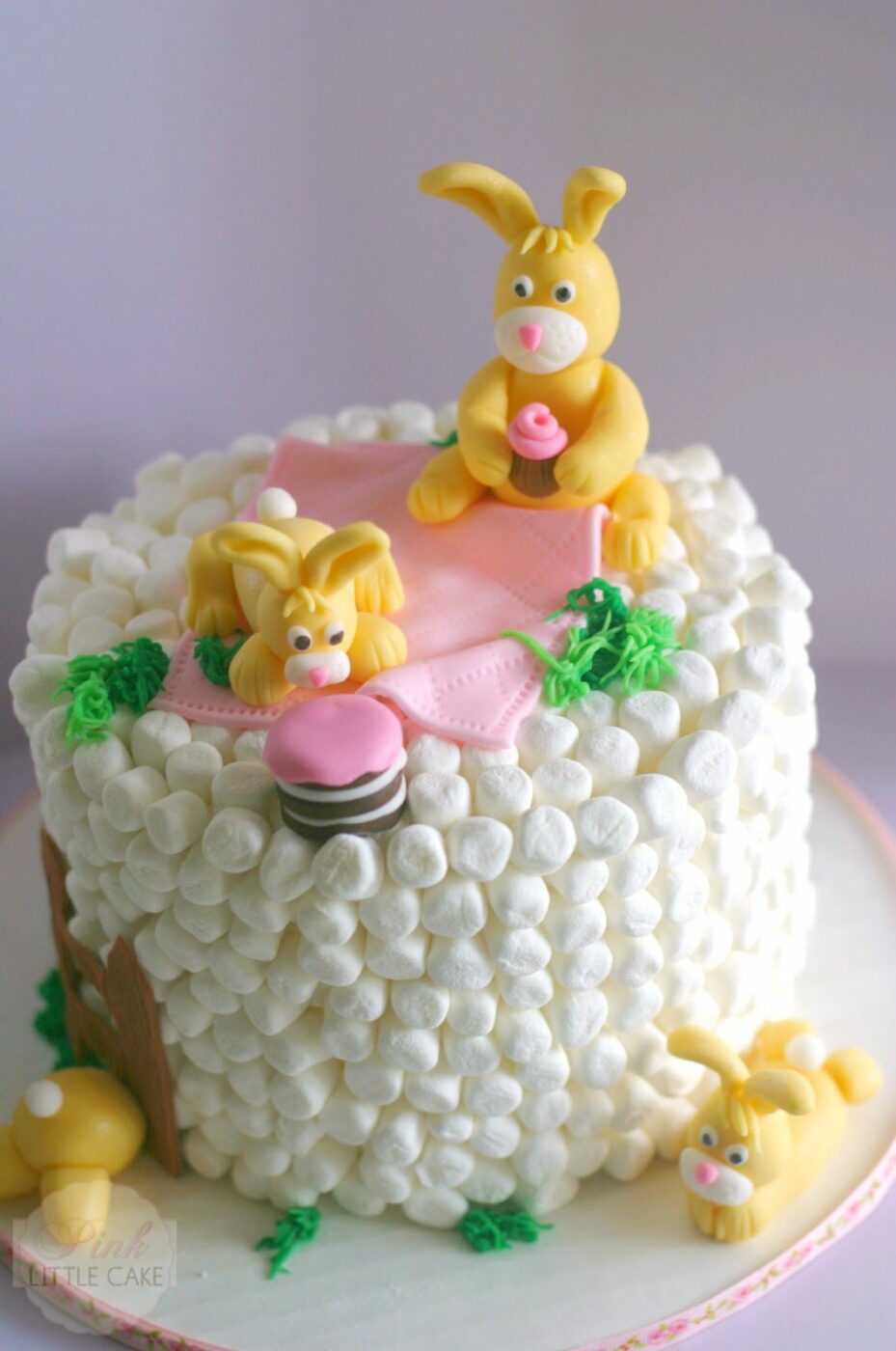 20+ Creative DIY Easter Bunny Cake Recipes --> DIY Easter Marshmallow Bunny Cake