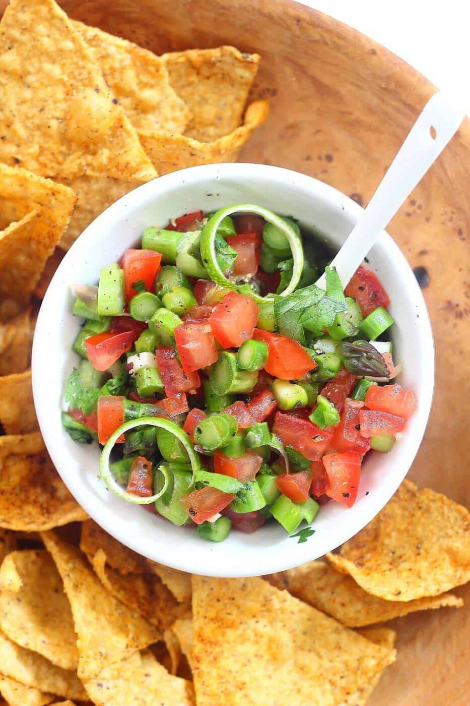 Grilled asparagus salsa + 15 Farmers market recipes to make in April! Delicious, vegetarian, (mostly) healthy spring recipes made with fresh, seasonal produce from your local farmers market or CSA bin. Eat local! // Rhubarbarians