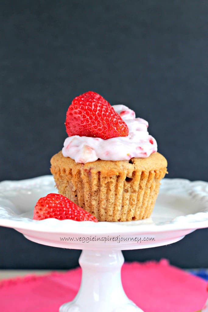 Fresh strawberry cupcakes + 15 Farmers market recipes to make in April! Delicious, vegetarian, (mostly) healthy spring recipes made with fresh, seasonal produce from your local farmers market or CSA bin. Eat local! // Rhubarbarians