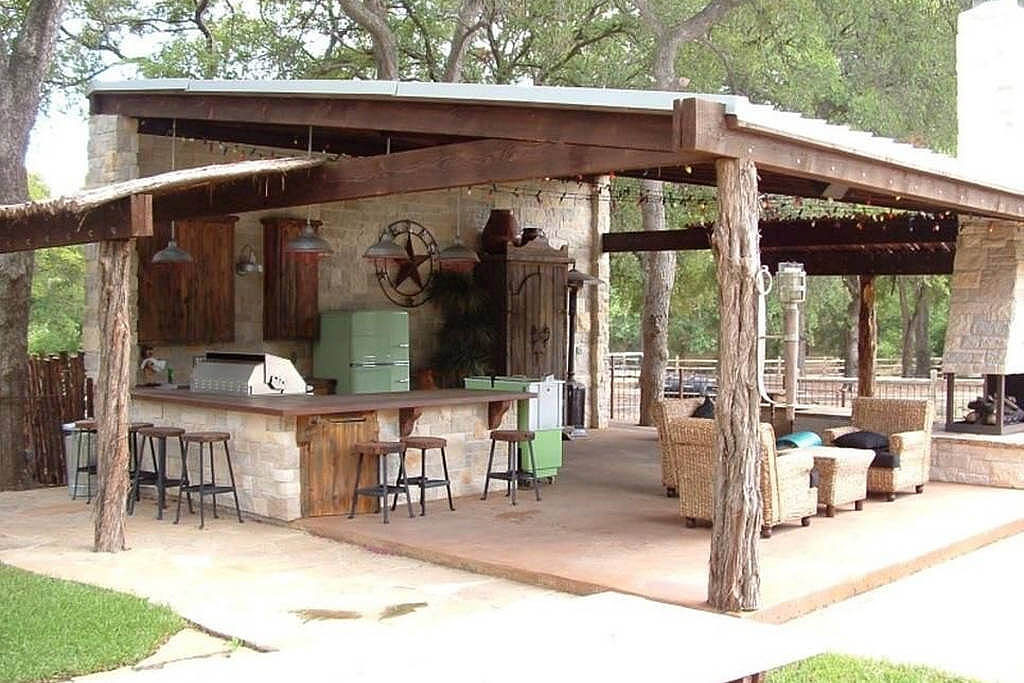 Rustic Patio Kitchen and Bar
