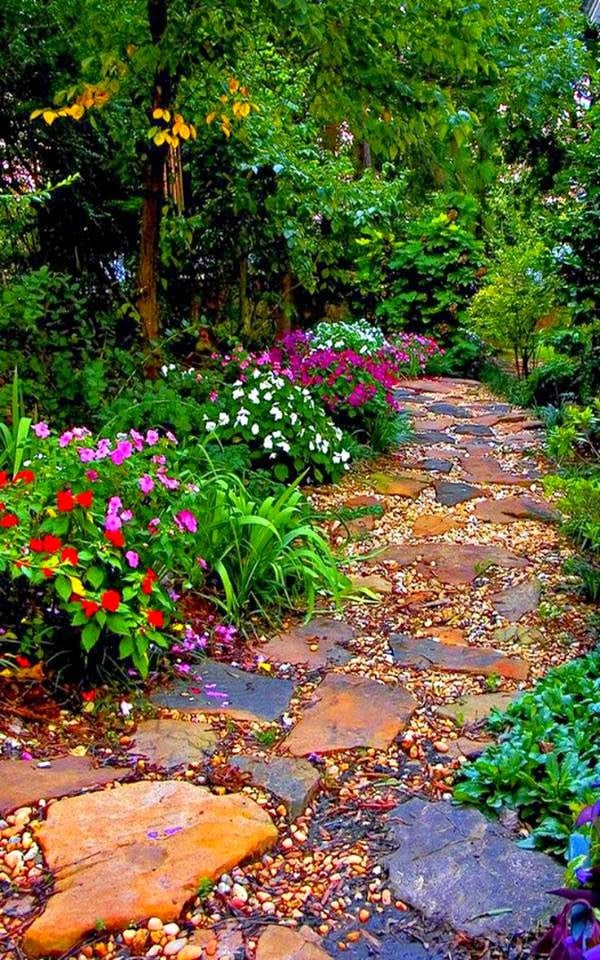 18 Amazing Stepping Stone Ideas for your Garden