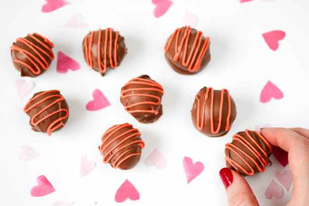 Valentine's Day Prep: 15 DIY Truffle Recipes (Part 2) - Valentine's day recipes, Valentine's day desserts, Truffle Recipes, Truffle Recipe, Truffle