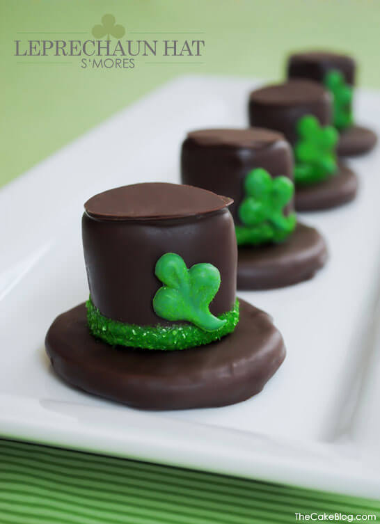 Leprechaun Hat S'mores | Top 50 St. Patrick's Day Green Food - have fun with St. Patrick's Day and surprise your family and friends with these fun, festive green recipes!