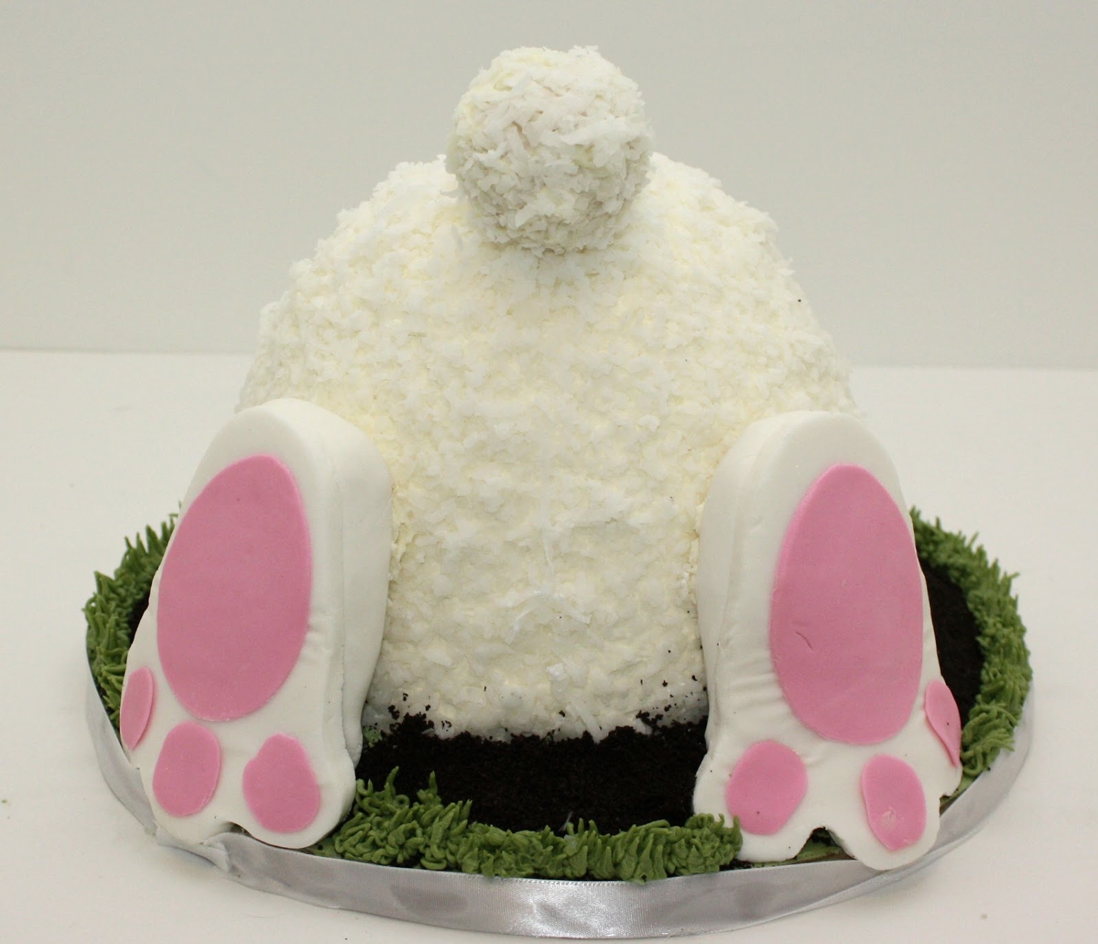 20+ Creative DIY Easter Bunny Cake Recipes --> DIY Easter Bunny Butt Cake