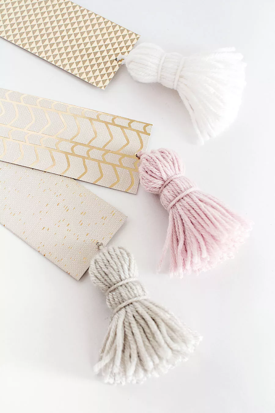  

DIY Chunky Tassel Bookmarks from Homeyohmy