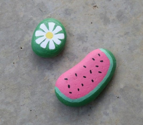 here are 30+ fun painted rock ideas that will provide hours of fun! These creative and unique painted rocks are a perfect family friendly activity. #paintedrocks #paintedrocksdiy #paintedrocksideas #paintedrockskids #paintedrocksforthegarden #paintedrockseasy #paintedrockstutorial #paintedrocksimple