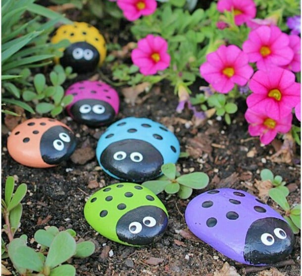 here are 30+ fun painted rock ideas that will provide hours of fun! These creative and unique painted rocks are a perfect family friendly activity. #paintedrocks #paintedrocksdiy #paintedrocksideas #paintedrockskids #paintedrocksforthegarden #paintedrockseasy #paintedrockstutorial #paintedrocksimple