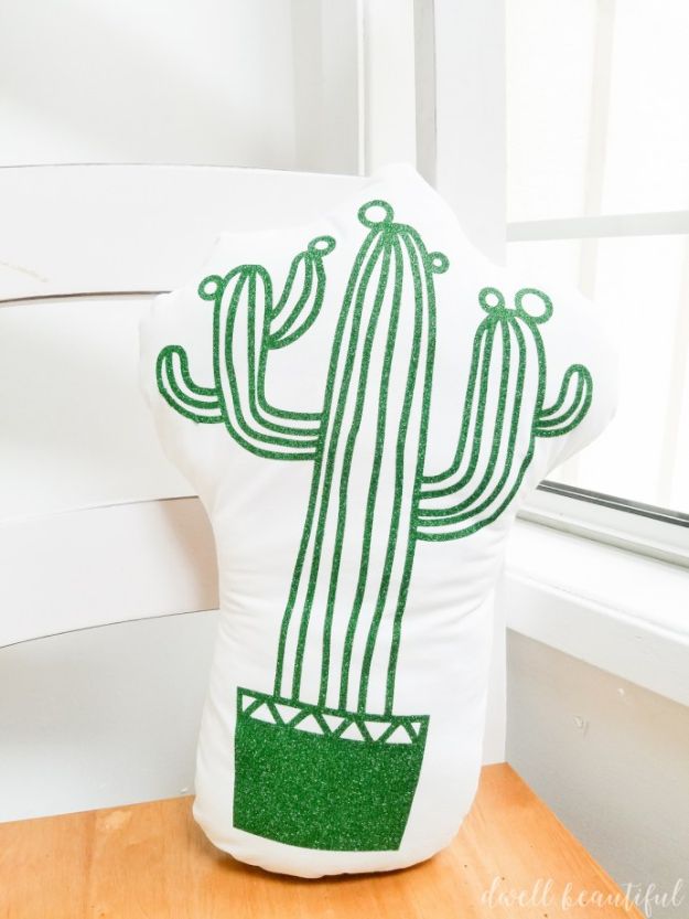 DIY Cactus Crafts | Adorable DIY Cactus Pillow l Craft Ideas and Home Decor | Painting Tutorials, Gifts, Rocks, Cardboard, Wood Cactus Decorations