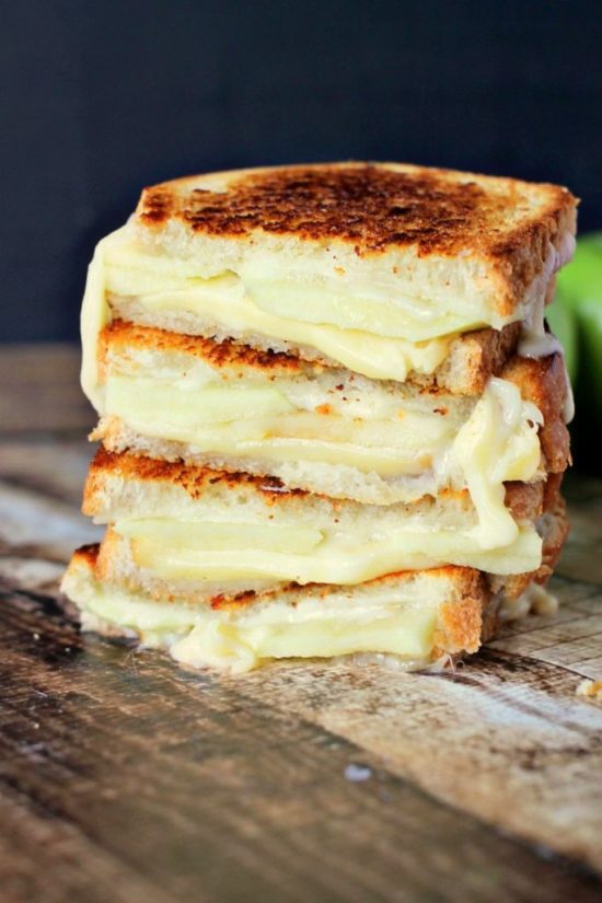 Apple Gouda Grilled Cheese | 25+ Autumn Apple Recipes