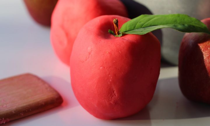 Apple scented play dough - 25+apple projects and kids crafts - NoBiggie.net